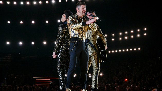 Nick Jonas jokes about food in his teeth during Grammys performance